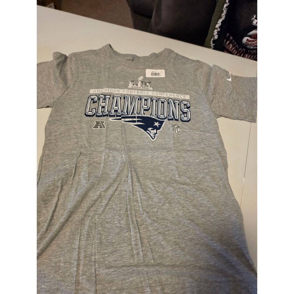 Nike New England Patriots AFC Champions Super Bowl LVIII Gray T-Shirt Mens M